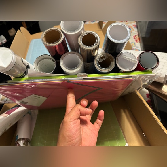 Circut essentials - Picture 1 of 2